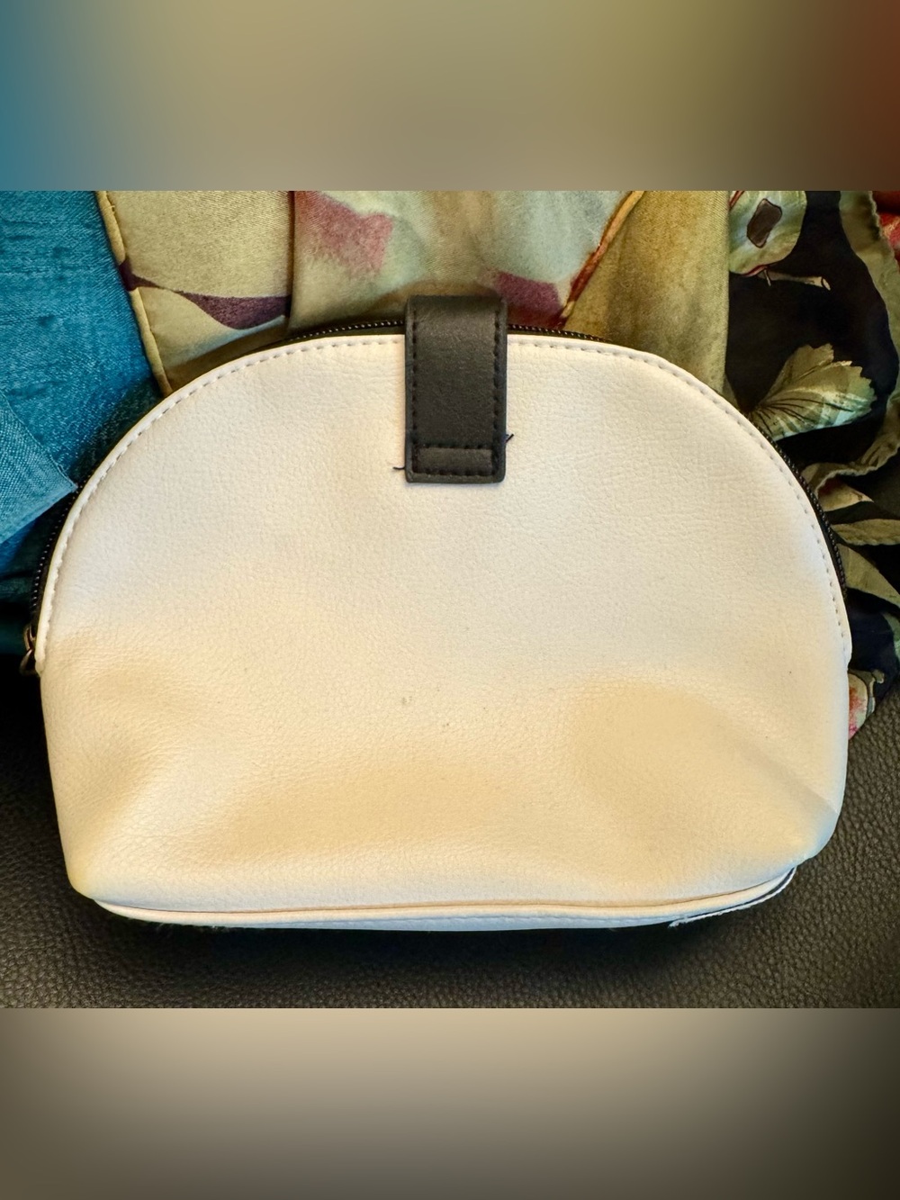 DIPTYQUE x QATAR AIRWAYS airline amenity kit white black makeup cosmetic case.